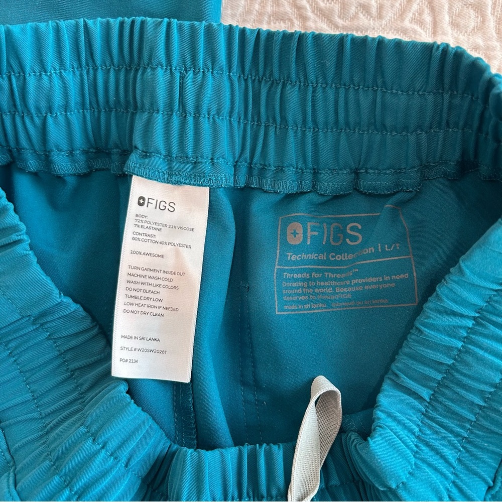 Figs Scrubs set, teal green, large Rafaela top, large tall joggers high waisted - Picture 7 of 8